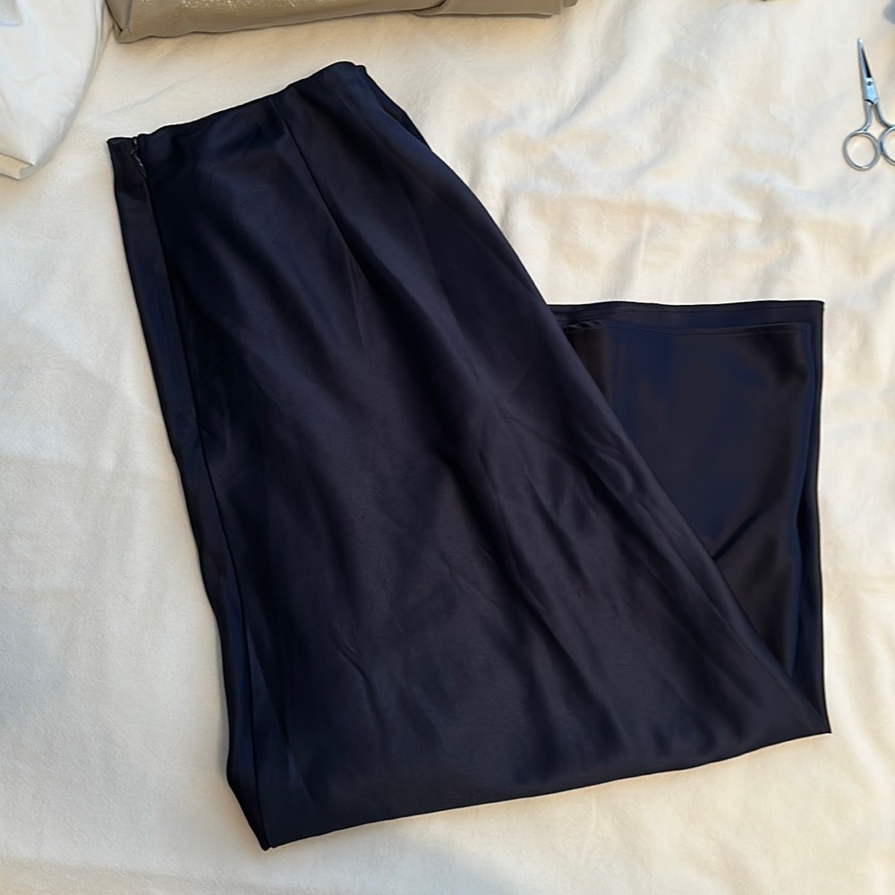 Express Midi Satin Skirt / Navy Blue